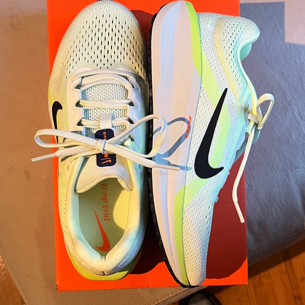 Nike White and Lime Green Athletic Shoes Winflo 11